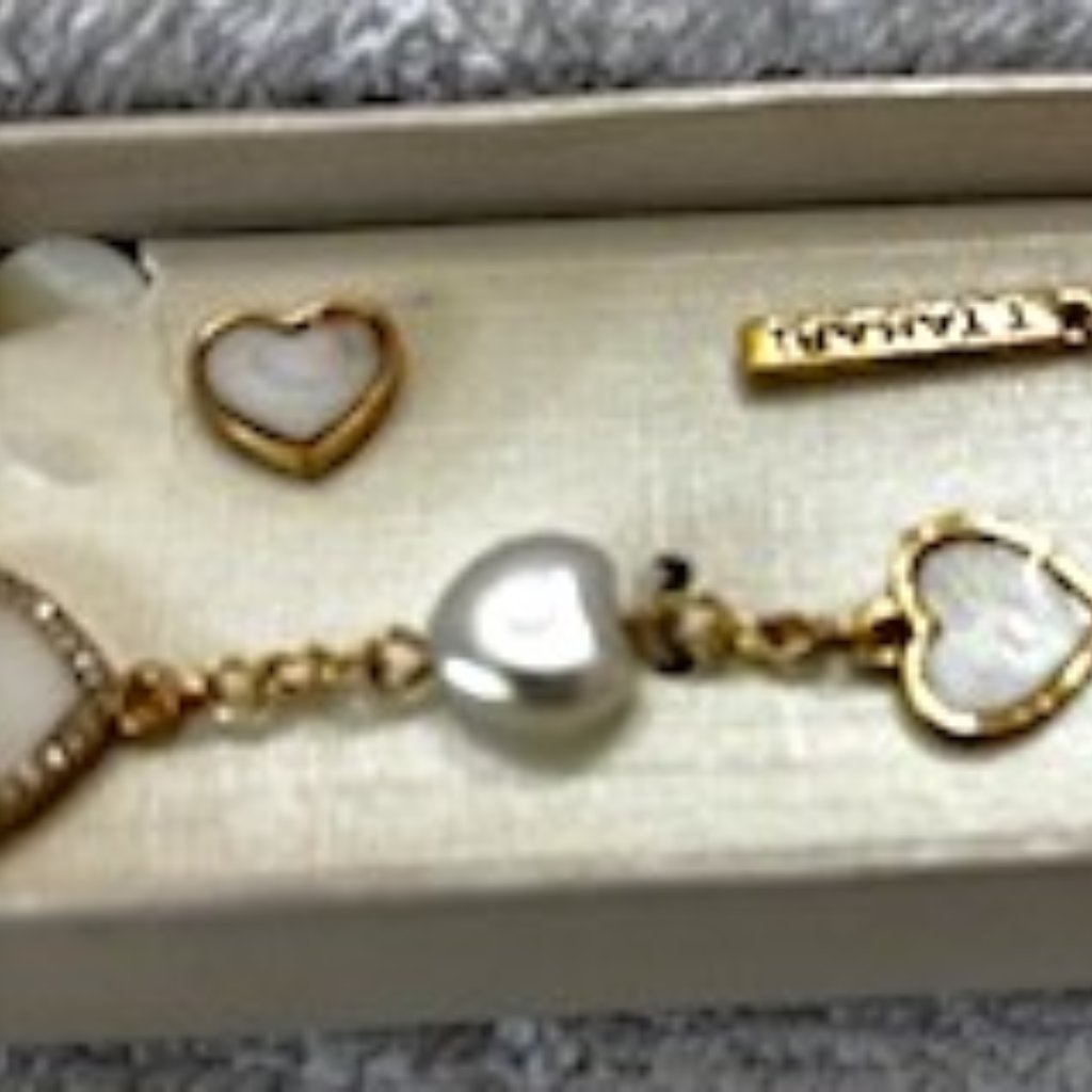 Tahari Bracelet And Pierced Earring Set New In Box